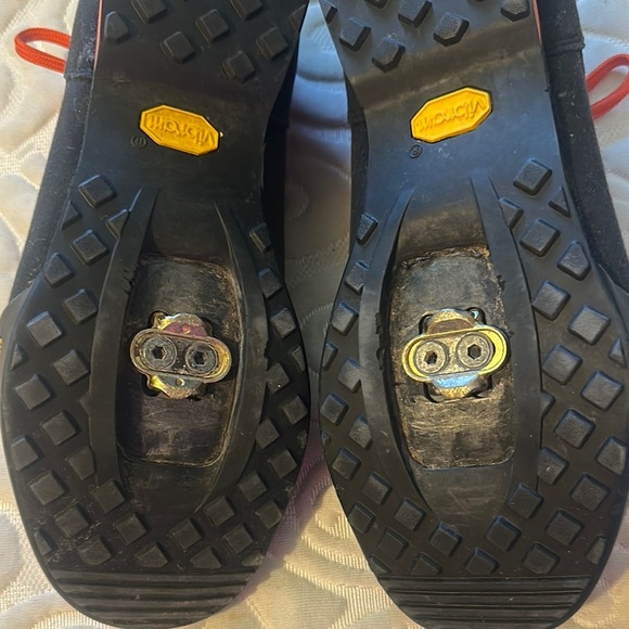 Giro Men's Athletic Shoes in Black with Orange Laces - Picture 4 of 8